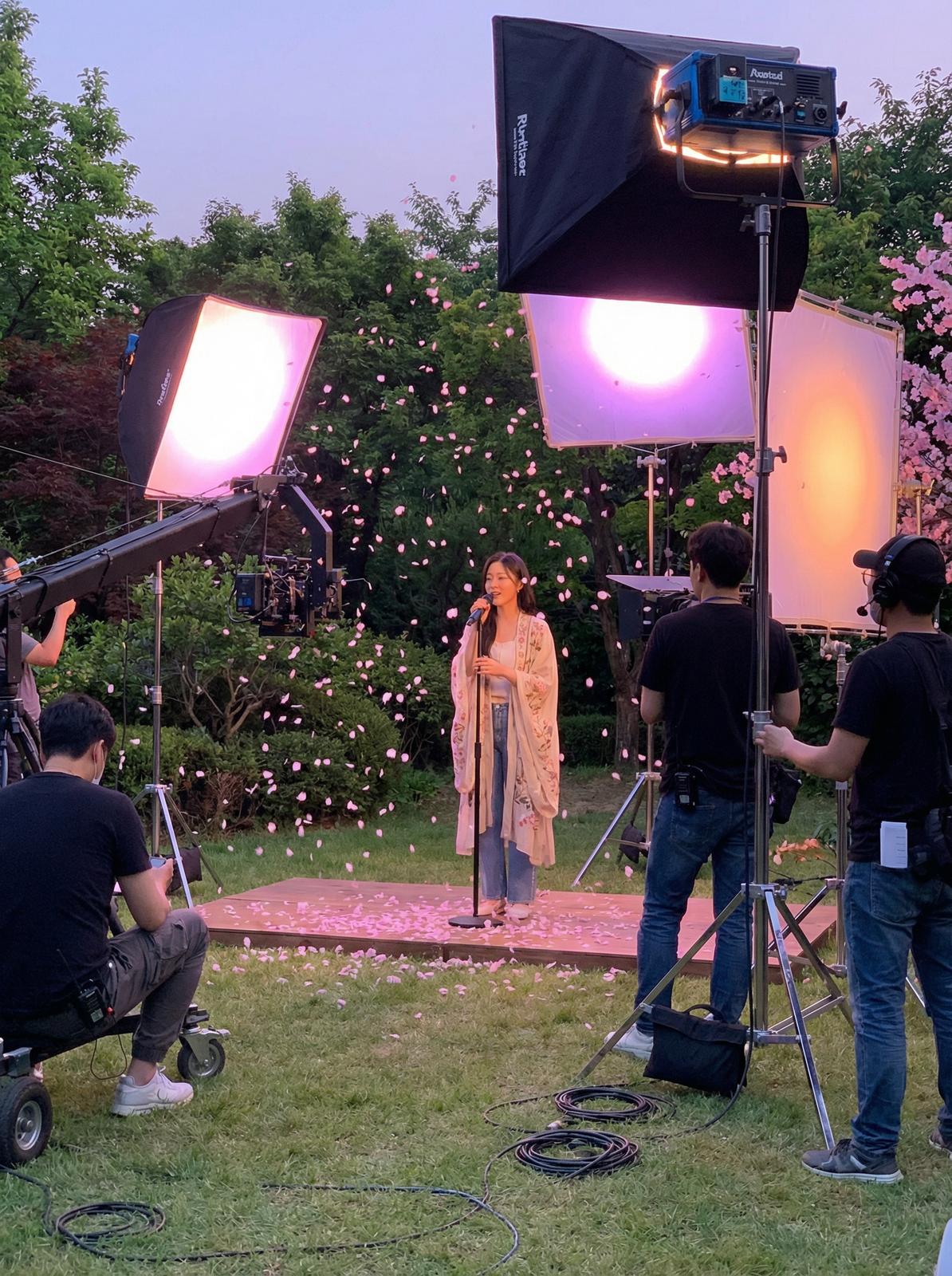 母狗官网原创MV花絮传媒